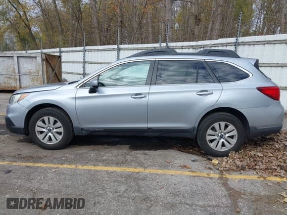 ✅ 2015 Subaru Outback Premium • VIN: 4S4BSACC3F3202400 • Lot: 43622003. Listed on IAAI with 189,786 mi. Free auction sales archive from the USA and detailed vehicle history report at DreamBid. Image 14.