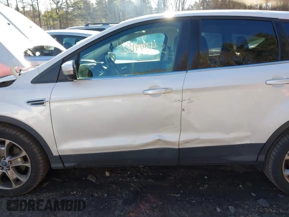 ✅ 2013 Ford Escape SEL • VIN: 1FMCU9HX4DUB19770 • Lot: 43914352. Wystawiony na IAAI z przebiegiem 165 188 mil. Bezpłatny archiwum sprzedaży aukcyjnych z USA i szczegółowy raport historii pojazdu na DreamBid. Zdjęcie 6.