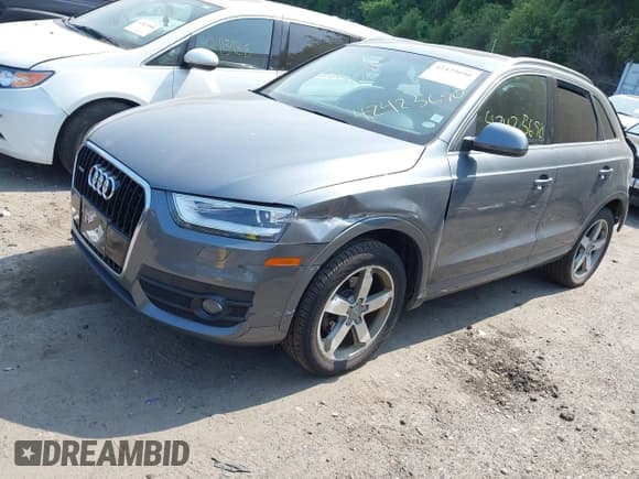 ✅ 2015 Audi Q3 Premium Plus • VIN: WA1EFCFS7FR011946 • Lot: 42425690. Listed on IAAI with 102,404 mi. Free auction sales archive from the USA and detailed vehicle history report at DreamBid. Image 17.