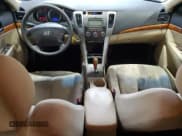 ✅ 2009 Hyundai Sonata GLS • VIN: 5NPET46C49H424447 • Лот: 86839394. Опубликован ранее на Copart с пробегом 193 693 миль. Бесплатный доступ к архиву аукционных продаж из США и подробный отчёт об истории автомобиля на DreamBid. Изображение 8.