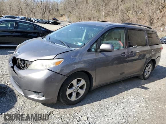 ✅ 2013 Toyota Sienna LE AAS • VIN: 5TDKK3DC6DS314456 • Lot: 53459825. Listed on Copart with 210,228 mi. Free auction sales archive from the USA and detailed vehicle history report at DreamBid. Image 1.
