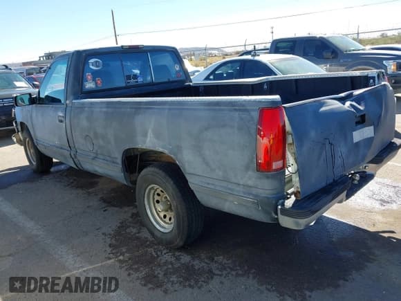 ✅ 1995 Chevrolet Silverado 1500 • VIN: 1GCEC14K3SE256699 • Lot: 43551786. Wystawiony na IAAI z przebiegiem 295 607 mil. Bezpłatny archiwum sprzedaży aukcyjnych z USA i szczegółowy raport historii pojazdu na DreamBid. Zdjęcie 3.