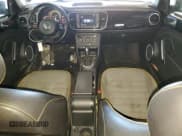 ✅ 2016 Volkswagen Beetle Dune • VIN: 3VWS17AT9GM630269 • Lot: 45906715. Wystawiony na Copart z przebiegiem 83 792 mil. Bezpłatny archiwum sprzedaży aukcyjnych z USA i szczegółowy raport historii pojazdu na DreamBid. Zdjęcie 8.