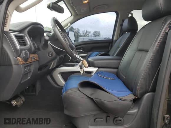 ✅ 2017 Nissan Titan SV • VIN: 1N6AA1F22HN564244 • Лот: 85832545. Опубликован ранее на Copart с пробегом 55 592 миль. Бесплатный доступ к архиву аукционных продаж из США и подробный отчёт об истории автомобиля на DreamBid. Изображение 7.