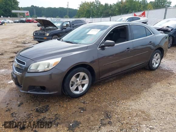 2013 Chevrolet Malibu LS z VIN 1G11A5SA7DF313756, wystawiony jako IAAI lot #43139920 z przebiegiem 149 371 mil mil oraz . Historia ofert i sprzedaży dostępna na DreamBid. Obrazek 2.