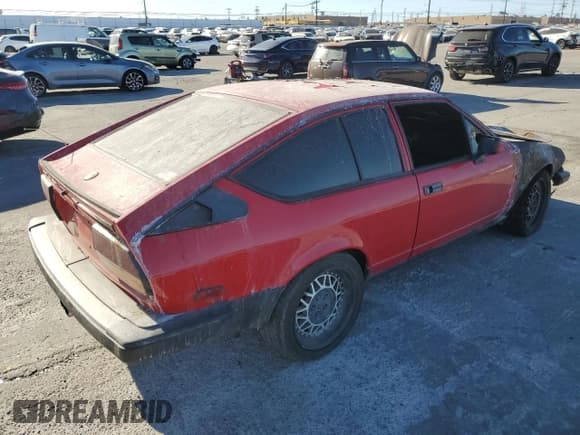 ✅ 1981 Alfa Romeo GTV • VIN: ZARAA6692B1001115 • Лот: 88798085. Опубликован ранее на Copart с пробегом 6 887 миль. Бесплатный доступ к архиву аукционных продаж из США и подробный отчёт об истории автомобиля на DreamBid. Изображение 3.