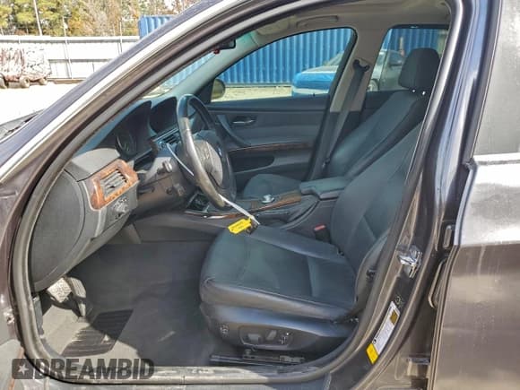 ✅ 2006 BMW 3 Series 330i • VIN: WBAVB33556KS34122 • Лот: 92280845. Опубликован ранее на Copart с пробегом 169 753 миль. Бесплатный доступ к архиву аукционных продаж из США и подробный отчёт об истории автомобиля на DreamBid. Изображение 7.