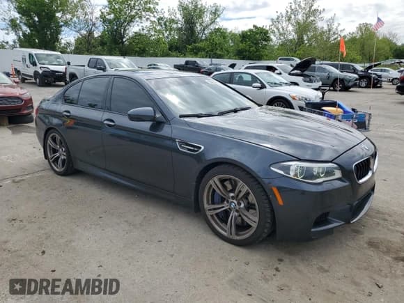 ✅ 2015 BMW M5 • VIN: WBSFV9C52FD594284 • Lot: 55893555. Listed on Copart with 106,712 mi. Free auction sales archive from the USA and detailed vehicle history report at DreamBid. Image 4.