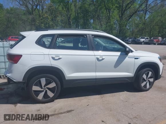 ✅ 2024 Volkswagen Taos S • VIN: 3VV8X7B28RM080388 • Lot: 42063916. Listed on IAAI with 28,229 mi. Free auction sales archive from the USA and detailed vehicle history report at DreamBid. Image 14.