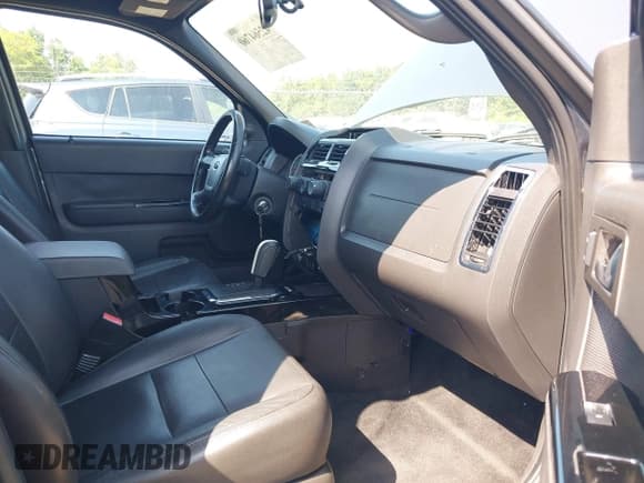 ✅ 2009 Ford Escape Limited • VIN: 1FMCU04739KB48262 • Lot: 42564760. Listed on IAAI with 175,058 mi. Free auction sales archive from the USA and detailed vehicle history report at DreamBid. Image 5.