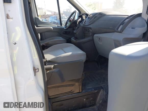 ✅ 2018 Ford Transit • VIN: 1FTYR1CM3JKA35165 • Lot: 41481414. Listed on IAAI with 90,570 mi. Free auction sales archive from the USA and detailed vehicle history report at DreamBid. Image 5.