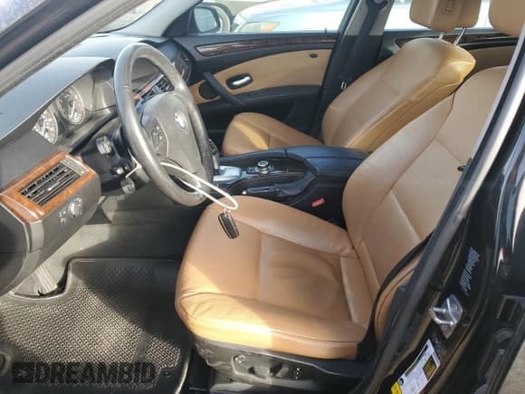 ✅ 2010 BMW 5 Series 528i • VIN: WBANU5C55AC442073 • Lot: 91797595. Wystawiony na Copart z przebiegiem 138 865 mil. Bezpłatny archiwum sprzedaży aukcyjnych z USA i szczegółowy raport historii pojazdu na DreamBid. Zdjęcie 7.