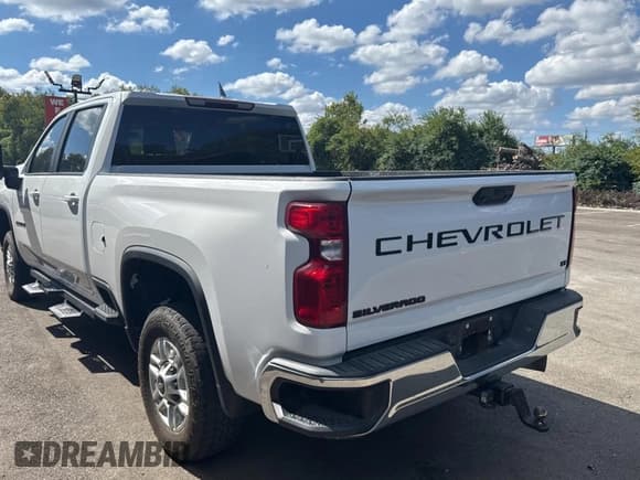 ✅ 2021 Chevrolet Silverado 2500HD LT • VIN: 1GC1YNEY6MF260186 • Lot: 85137715. Wystawiony na Copart z przebiegiem 91 649 mil. Bezpłatny archiwum sprzedaży aukcyjnych z USA i szczegółowy raport historii pojazdu na DreamBid. Zdjęcie 3.