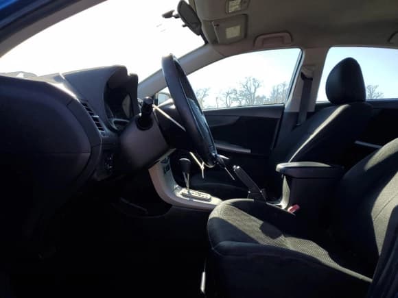 ✅ 2010 Toyota Corolla LE • VIN: 2T1BU4EE7AC499945 • Lot: 92505935. Wystawiony na Copart z przebiegiem 184 791 mil. Bezpłatny archiwum sprzedaży aukcyjnych z USA i szczegółowy raport historii pojazdu na DreamBid. Zdjęcie 7.