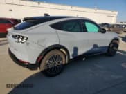 ✅ 2024 Ford Mustang Mach-E Premium • VIN: 3FMTK3SU6RMA46785 • Lot: 82315395. Wystawiony na Copart z przebiegiem Nie podano. Bezpłatny archiwum sprzedaży aukcyjnych z USA i szczegółowy raport historii pojazdu na DreamBid. Zdjęcie 3.