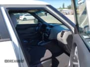 ✅ 2016 Kia Soul • VIN: KNDJN2A25G7392640 • Lot: 42761733. Wystawiony na IAAI z przebiegiem 102 352 mil. Bezpłatny archiwum sprzedaży aukcyjnych z USA i szczegółowy raport historii pojazdu na DreamBid. Zdjęcie 5.