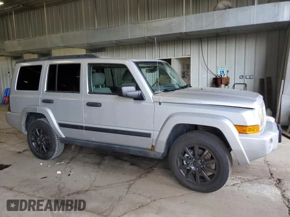 ✅ 2006 Jeep Commander • VIN: 1J8HG48K66C226006 • Lot: 70297795. Wystawiony na Copart z przebiegiem 212 837 mil. Bezpłatny archiwum sprzedaży aukcyjnych z USA i szczegółowy raport historii pojazdu na DreamBid. Zdjęcie 4.
