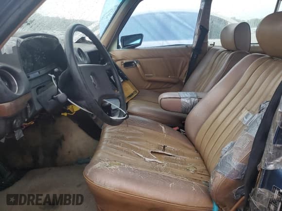 ✅ 1985 Mercedes-Benz 300 • VIN: WDBAB33C1FA208525 • Lot: 57603425. Listed on Copart with 206,456 mi. Free auction sales archive from the USA and detailed vehicle history report at DreamBid. Image 7.