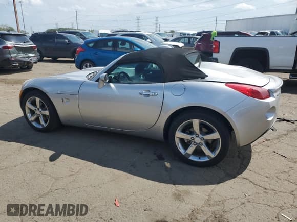 ✅ 2007 Pontiac Solstice • VIN: 1G2MB35B07Y136152 • Lot: 70101445. Wystawiony na Copart z przebiegiem 55 850 mil. Bezpłatny archiwum sprzedaży aukcyjnych z USA i szczegółowy raport historii pojazdu na DreamBid. Zdjęcie 2.