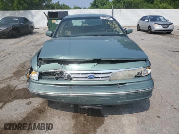 ✅ 1997 Ford Crown Victoria • VIN: 2FALP73W3VX232351 • Lot: 60196655. Wystawiony na Copart z przebiegiem 218 587 mil. Bezpłatny archiwum sprzedaży aukcyjnych z USA i szczegółowy raport historii pojazdu na DreamBid. Zdjęcie 5.