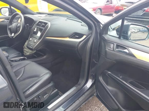 ✅ 2015 Lincoln MKC • VIN: 5LMCJ1A93FUJ09124 • Lot: 42893884. Wystawiony na IAAI z przebiegiem 104 011 mil. Bezpłatny archiwum sprzedaży aukcyjnych z USA i szczegółowy raport historii pojazdu na DreamBid. Zdjęcie 5.