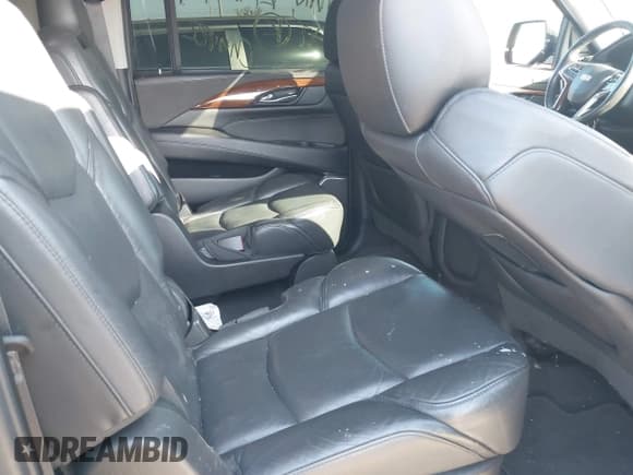 ✅ 2019 Cadillac Escalade ESV Luxury • VIN: 1GYS3HKJ8KR379147 • Lot: 41174769. Wystawiony na IAAI z przebiegiem 96 830 mil. Bezpłatny archiwum sprzedaży aukcyjnych z USA i szczegółowy raport historii pojazdu na DreamBid. Zdjęcie 8.