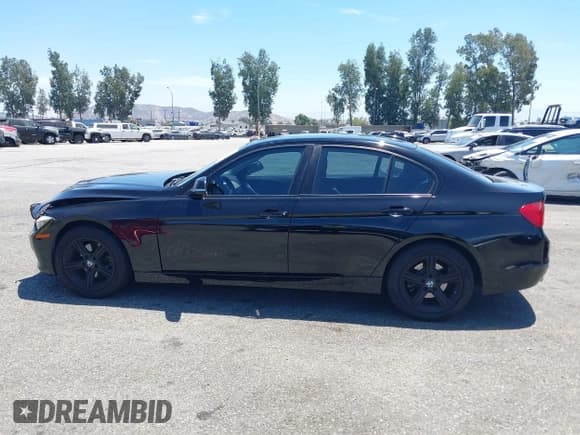 ✅ 2015 BMW 3 Series 320i • VIN: WBA3B1G59FNT02930 • Lot: 42679355. Listed on IAAI with 127,426 mi. Free auction sales archive from the USA and detailed vehicle history report at DreamBid. Image 14.