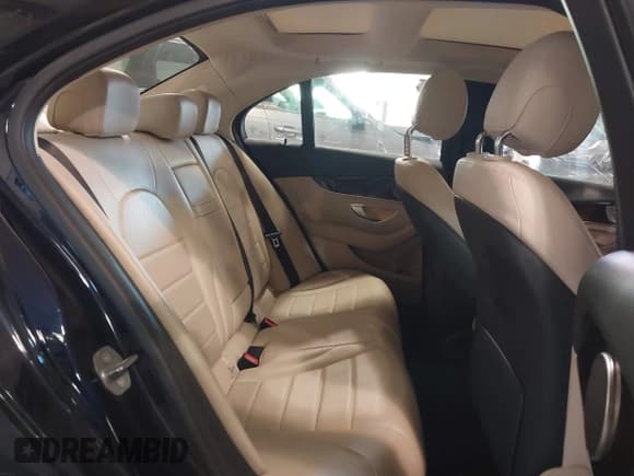 ✅ 2018 Mercedes-Benz C 300 • VIN: WDDWF4KB5JR418913 • Lot: 41405627. Wystawiony na IAAI z przebiegiem 117 779 mil. Bezpłatny archiwum sprzedaży aukcyjnych z USA i szczegółowy raport historii pojazdu na DreamBid. Zdjęcie 8.