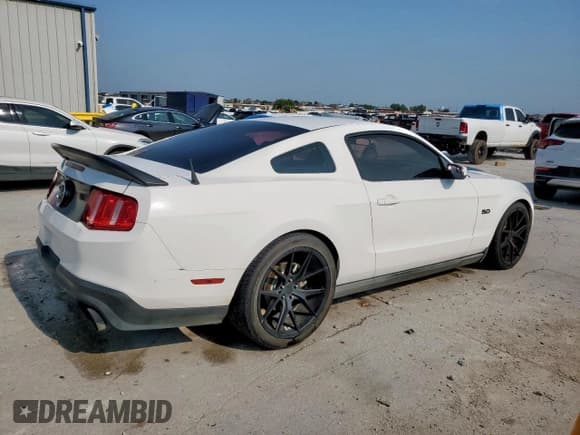 ✅ 2011 Ford Mustang GT Premium • VIN: 1ZVBP8CF9B5117663 • Лот: 67475185. Опубликован ранее на Copart с пробегом 170 424 миль. Бесплатный доступ к архиву аукционных продаж из США и подробный отчёт об истории автомобиля на DreamBid. Изображение 3.