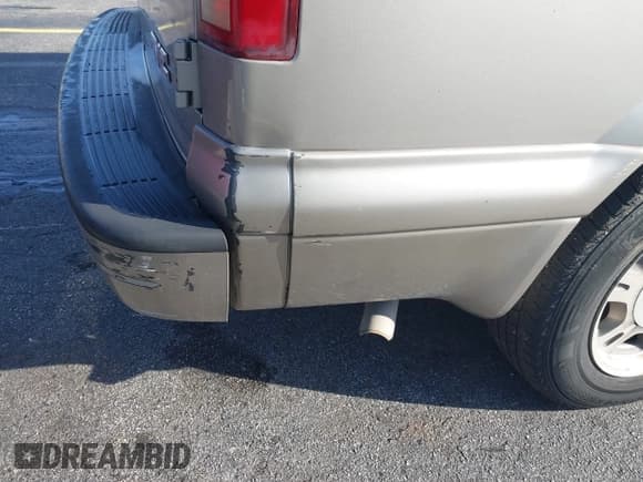 ✅ 2005 GMC Safari • VIN: 1GKDM19X45B509231 • Лот: 41612225. Опубликован ранее на IAAI с пробегом 156 318 миль. Бесплатный доступ к архиву аукционных продаж из США и подробный отчёт об истории автомобиля на DreamBid. Изображение 6.