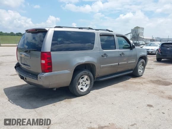 ✅ 2007 Chevrolet Suburban LT • VIN: 1GNFC16J27J200946 • Лот: 42745650. Опубликован ранее на IAAI с пробегом Не указан. Бесплатный доступ к архиву аукционных продаж из США и подробный отчёт об истории автомобиля на DreamBid. Изображение 4.