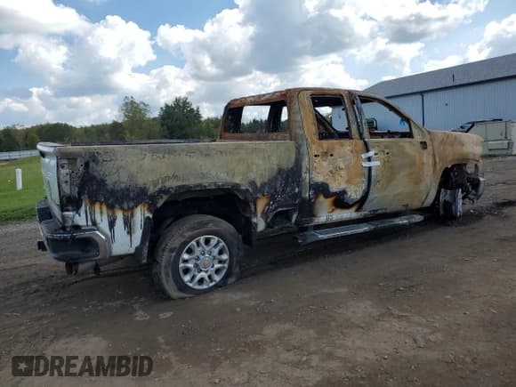 ✅ 2022 Chevrolet Silverado 2500HD • VIN: 1GC2YPEYXNF301095 • Lot: 84425725. Wystawiony na Copart z przebiegiem Nie podano. Bezpłatny archiwum sprzedaży aukcyjnych z USA i szczegółowy raport historii pojazdu na DreamBid. Zdjęcie 3.