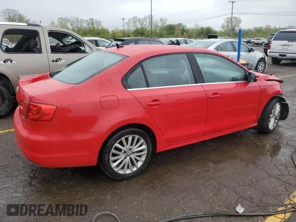✅ 2011 Volkswagen Jetta SEL • VIN: 3VWLZ7AJ7BM366988 • Lot: 55573835. Listed on Copart with 135,112 mi. Free auction sales archive from the USA and detailed vehicle history report at DreamBid. Image 3.