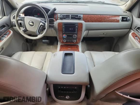 2007 Chevrolet Suburban LT with VIN 1GNFC16J47J253339, listed as a Copart auction lot 81411005 with 272,256 mi miles and Salvage title. Bid and sale history available at DreamBid. Image 8.