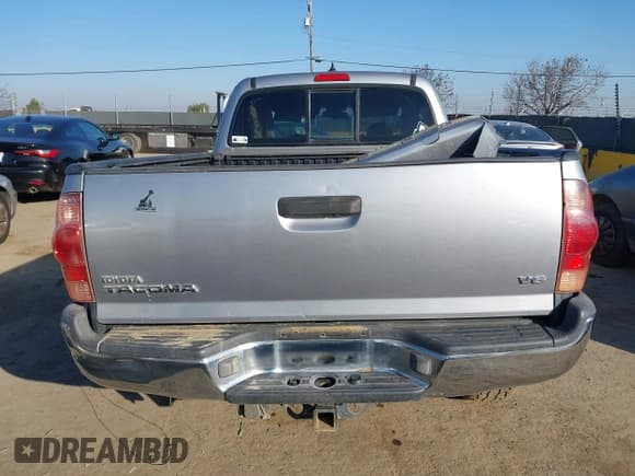 ✅ 2015 Toyota Tacoma • VIN: 5TFUU4EN6FX125019 • Лот: 41335084. Опубликован ранее на IAAI с пробегом 211 855 миль. Бесплатный доступ к архиву аукционных продаж из США и подробный отчёт об истории автомобиля на DreamBid. Изображение 16.