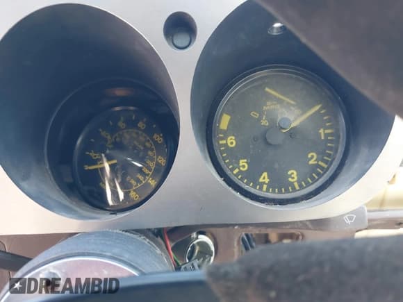 ✅ 1984 Porsche 944 • VIN: WP0AA0948EN455468 • Lot: 43679116. Wystawiony na IAAI z przebiegiem 57 292 mil. Bezpłatny archiwum sprzedaży aukcyjnych z USA i szczegółowy raport historii pojazdu na DreamBid. Zdjęcie 7.