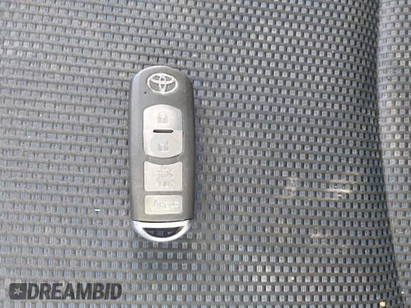 ✅ 2016 Toyota Yaris • VIN: 3MYDLBYV6GY115112 • Lot: 43644856. Listed on IAAI with 165,209 mi. Free auction sales archive from the USA and detailed vehicle history report at DreamBid. Image 11.