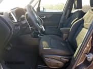 ✅ 2018 Jeep Renegade Altitude • VIN: ZACCJABBXJPG80225 • Lot: 89632815. Wystawiony na Copart z przebiegiem 73 871 mil. Bezpłatny archiwum sprzedaży aukcyjnych z USA i szczegółowy raport historii pojazdu na DreamBid. Zdjęcie 7.