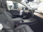 ✅ 2024 Tesla Model Y • VIN: 7SAYGDED5RF111338 • Lot: 42293384. Wystawiony na IAAI z przebiegiem 6 864 mil. Bezpłatny archiwum sprzedaży aukcyjnych z USA i szczegółowy raport historii pojazdu na DreamBid. Zdjęcie 4.