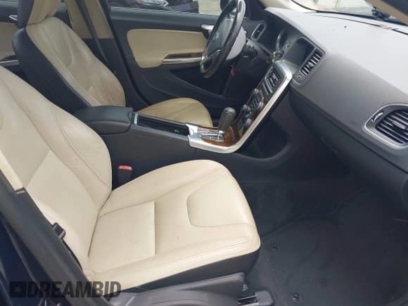 ✅ 2012 Volvo S60 T5 • VIN: YV1622FS9C2025121 • Lot: 43027092. Wystawiony na IAAI z przebiegiem 197 230 mil. Bezpłatny archiwum sprzedaży aukcyjnych z USA i szczegółowy raport historii pojazdu na DreamBid. Zdjęcie 5.