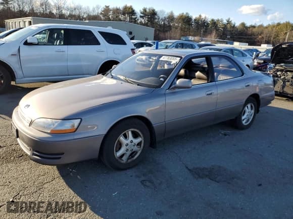 ✅ 1994 Lexus ES 300 • VIN: JT8GK13T0R0051188 • Lot: 47783055. Listed on Copart with 119,904 mi. Free auction sales archive from the USA and detailed vehicle history report at DreamBid. Image 1.
