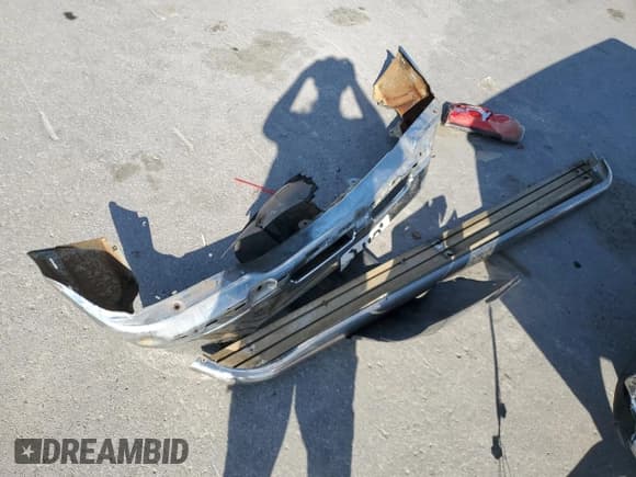 ✅ 2006 Chevrolet Silverado 1500 LT1 • VIN: 2GCEK13T761158618 • Lot: 84884295. Wystawiony na Copart z przebiegiem 190 853 mil. Bezpłatny archiwum sprzedaży aukcyjnych z USA i szczegółowy raport historii pojazdu na DreamBid. Zdjęcie 12.