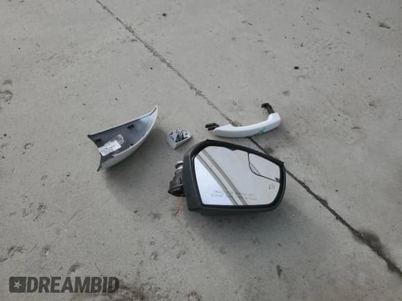 ✅ 2017 Ford Escape SE • VIN: 1FMCU0GD9HUC35233 • Lot: 93063295. Listed on Copart with 119,744 mi. Free auction sales archive from the USA and detailed vehicle history report at DreamBid. Image 13.