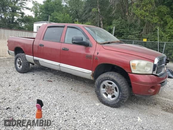 2007 Dodge 3500 Laramie z VIN 3D7MX39A47G801021, wystawiony jako Copart lot #69497085 z przebiegiem 163 637 mil mil oraz Czysty tytuł • Clean title. Historia ofert i sprzedaży dostępna na DreamBid. Obrazek 4.