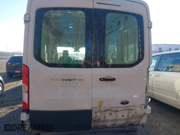 ✅ 2019 Ford Transit • VIN: 1FTYE1CM6KKA74930 • Lot: 41020843. Wystawiony na IAAI z przebiegiem 104 218 mil. Bezpłatny archiwum sprzedaży aukcyjnych z USA i szczegółowy raport historii pojazdu na DreamBid. Zdjęcie 16.