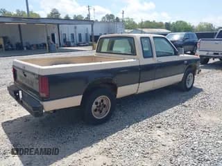 ✅ 1985 Chevrolet S-10 • VIN: 1GCCS14B6F2250039 • Лот: 41926232. Опубликован ранее на IAAI с пробегом 336 925 миль. Бесплатный доступ к архиву аукционных продаж из США и подробный отчёт об истории автомобиля на DreamBid. Изображение 4.