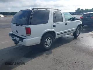 ✅ 2001 Chevrolet Blazer LT • VIN: 1GNDT13W912206512 • Lot: 42752143. Wystawiony na IAAI z przebiegiem 218 600 mil. Bezpłatny archiwum sprzedaży aukcyjnych z USA i szczegółowy raport historii pojazdu na DreamBid. Zdjęcie 4.