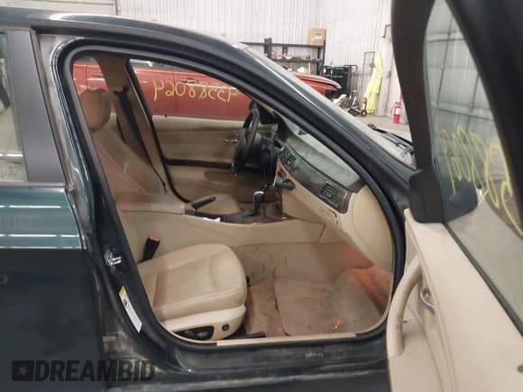 ✅ 2007 BMW 3 Series 328xi • VIN: WBAVC93587KX54798 • Лот: 43588064. Опубликован ранее на IAAI с пробегом 232 374 миль. Бесплатный доступ к архиву аукционных продаж из США и подробный отчёт об истории автомобиля на DreamBid. Изображение 5.