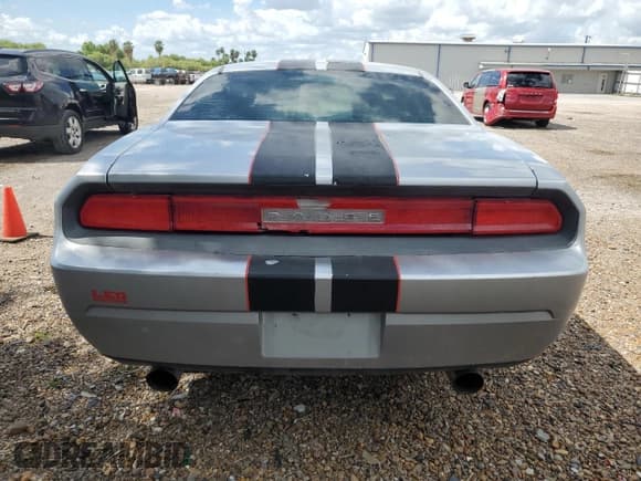 ✅ 2010 Dodge Challenger SE • VIN: 2B3CJ4DV6AH320719 • Lot: 66000844. Wystawiony na Copart z przebiegiem Nie podano. Bezpłatny archiwum sprzedaży aukcyjnych z USA i szczegółowy raport historii pojazdu na DreamBid. Zdjęcie 6.