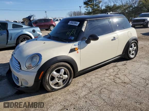 2011 MINI Hardtop с VIN WMWSU3C59BT099244, выставлен на аукционе Copart как лот 43682064 с пробегом 168 133 миль миль и Чистый • Clean title. История ставок и продаж доступна на DreamBid. Изображение 1.